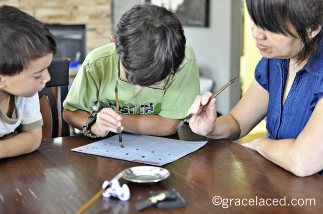 His First Chinese Calligraphy Lesson | gracelaced.com